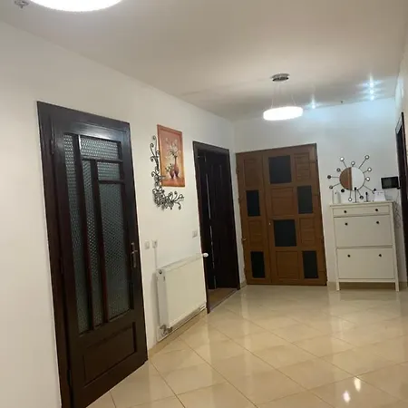 Alisia House *